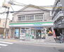 メルディアキューブ桃山 ファミリーマートひぐち桃山店まで716m ＪＲ桃山駅最寄のコンビニです。
