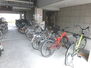 明和ハイツ南江口 屋根付きの自転車、バイク置き場です。