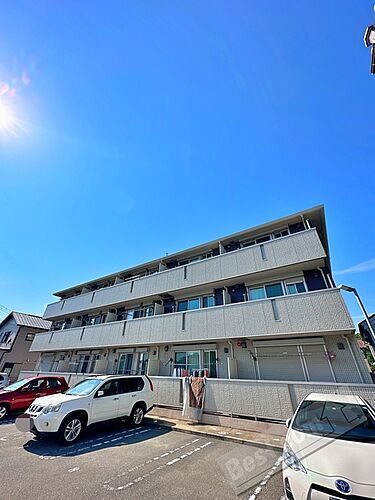 和歌山県和歌山市和歌浦東２丁目 3階建