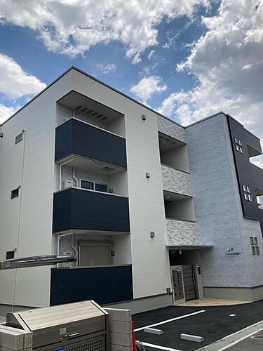 大阪府寝屋川市上神田１丁目 築1年5ヶ月 3階建