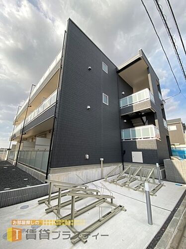 千葉県船橋市東中山２丁目 3階建