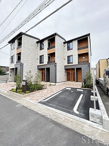 兵庫県伊丹市下河原１丁目 3階建 