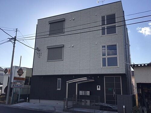 ラリュールＩ 3階建
