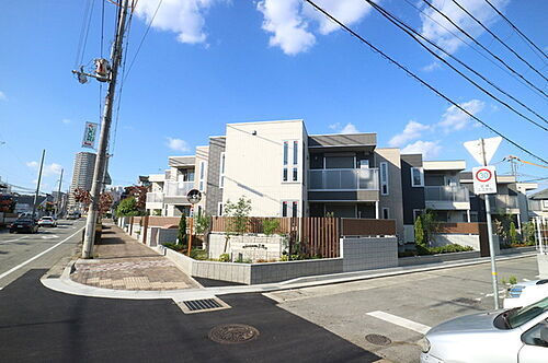兵庫県宝塚市中州２丁目 2階建