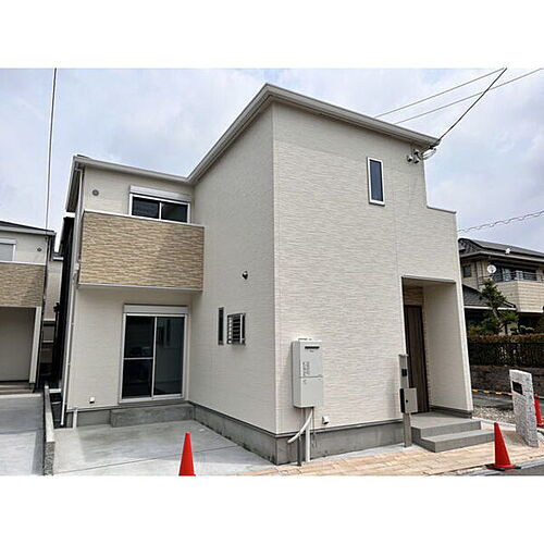 兵庫県尼崎市猪名寺１丁目 2階建