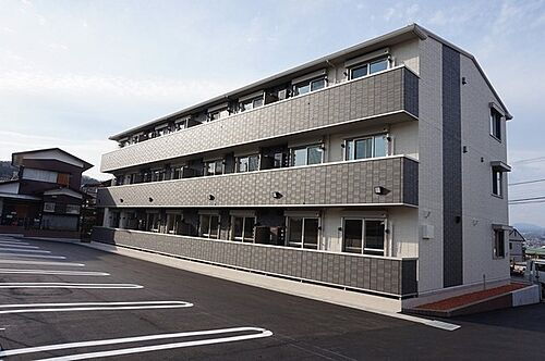 静岡県富士宮市野中 3階建