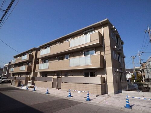 兵庫県西宮市段上町６丁目 3階建