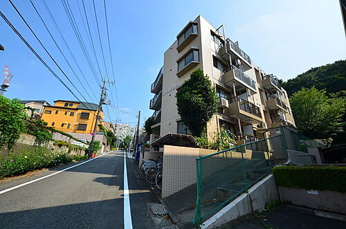 東京都多摩市鶴牧２丁目 5階建