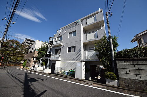 東京都多摩市豊ヶ丘１丁目 4階建