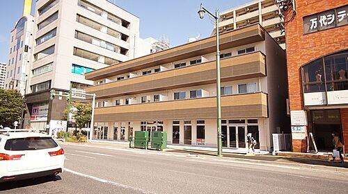 新潟県新潟市中央区万代１丁目 3階建