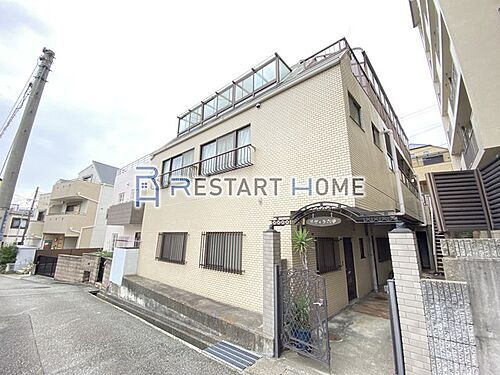 兵庫県神戸市灘区一王山町 3階建