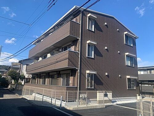 静岡県富士宮市野中町 3階建