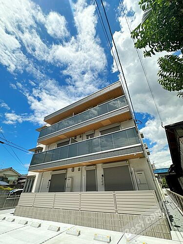 大阪府堺市西区鳳北町６丁 3階建