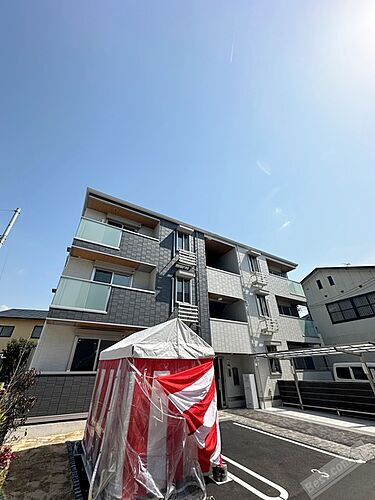 大阪府和泉市府中町３丁目 3階建 築1年9ヶ月