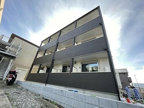 神奈川県伊勢原市石田 3階建 築2年7ヶ月