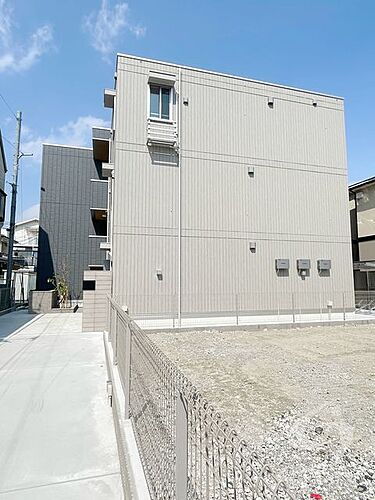 兵庫県西宮市青木町 3階建