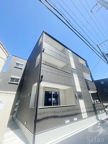 兵庫県明石市魚住町西岡 3階建
