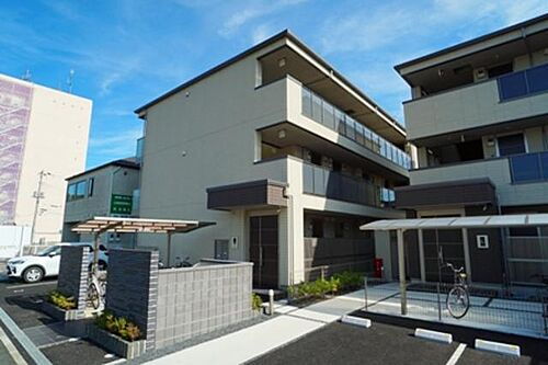 ラトゥール 3階建