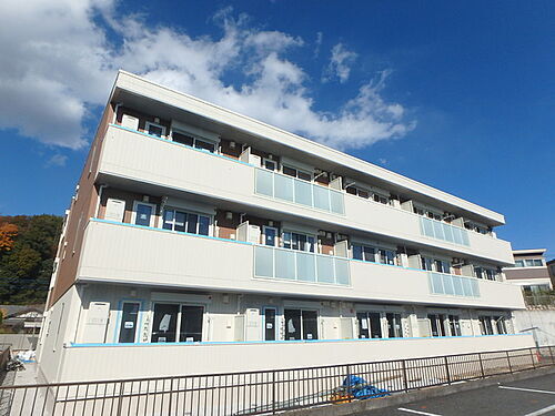 東京都八王子市越野 3階建