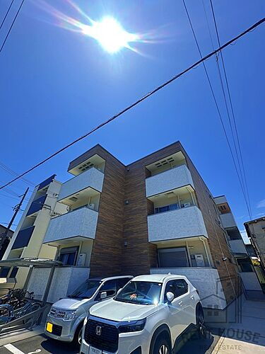 大阪府泉大津市旭町 築2年7ヶ月 3階建