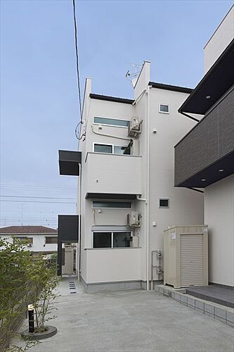 兵庫県尼崎市御園３丁目 築9年10ヶ月 2階建