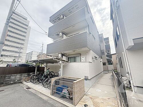 兵庫県西宮市中須佐町 3階建