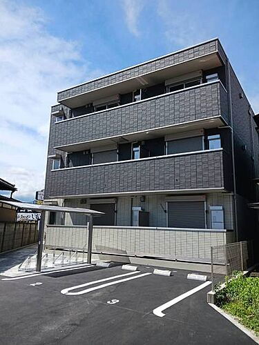 神奈川県伊勢原市石田 3階建 築1年10ヶ月