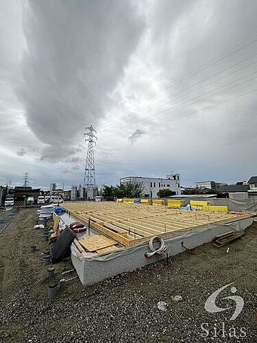 大阪府大東市深野５丁目 3階建