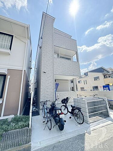兵庫県尼崎市若王寺１丁目 3階建