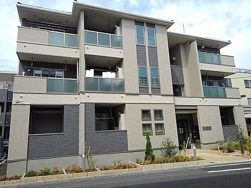 大阪府堺市西区鳳中町１０丁 築6年10ヶ月 3階建