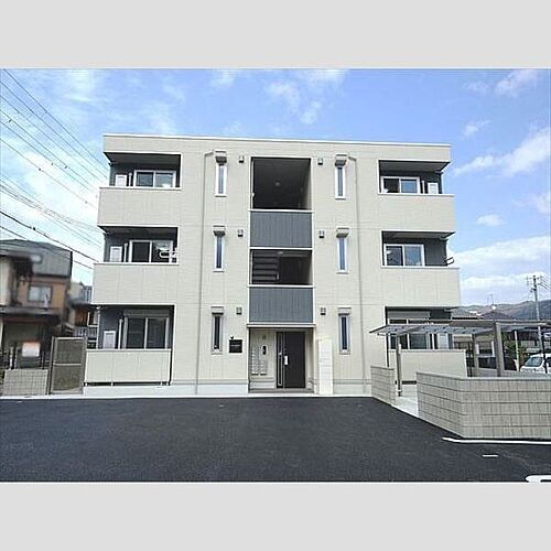 兵庫県川西市火打２丁目 3階建 築2年4ヶ月