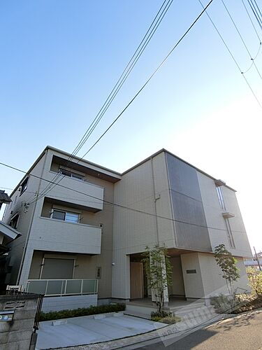 和歌山県和歌山市黒田 3階建 築6年4ヶ月