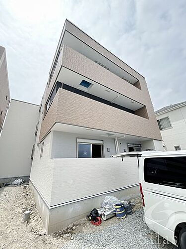 兵庫県宝塚市小林４丁目 3階建 