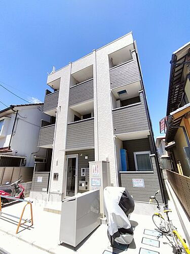 兵庫県西宮市甲子園浜田町 3階建