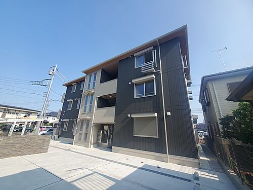 神奈川県横浜市瀬谷区本郷４丁目 3階建 