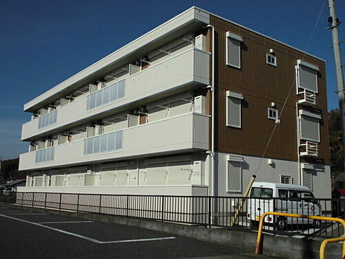 東京都八王子市越野 3階建