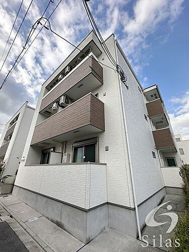 大阪府守口市八雲中町１丁目 3階建