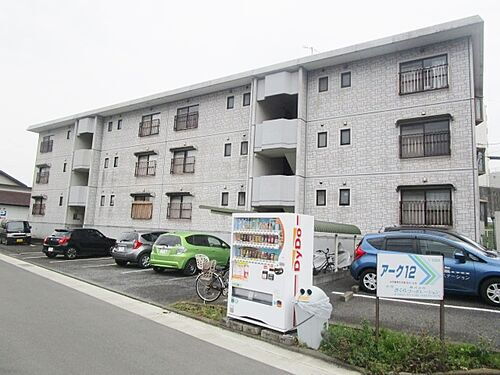 神奈川県伊勢原市池端 3階建 築31年4ヶ月