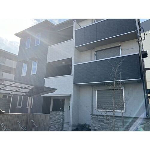 兵庫県西宮市松原町 3階建