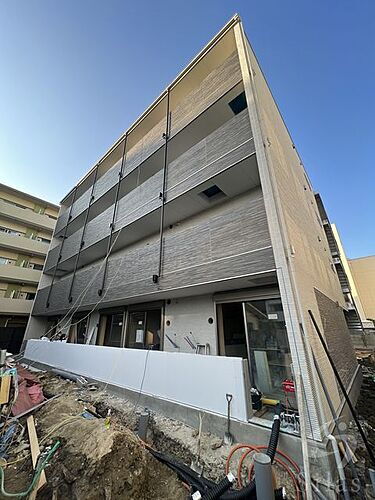 大阪府茨木市春日３丁目 築3年 4階建