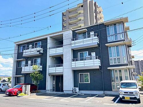 ボヌール 3階建