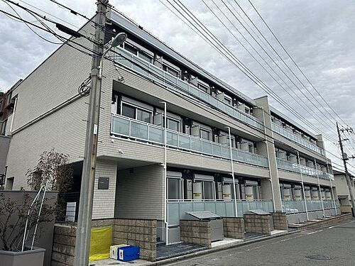 東京都八王子市南大沢１丁目 3階建