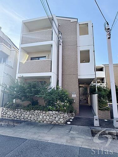 兵庫県西宮市高木西町 3階建