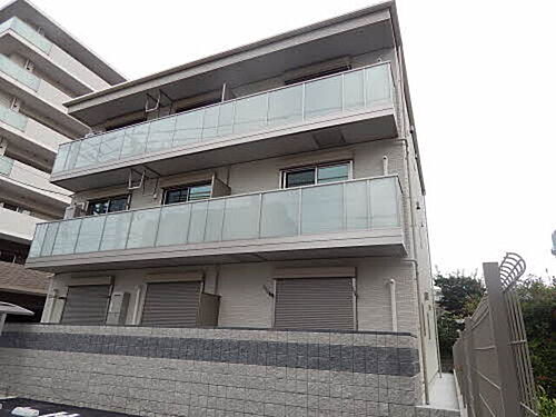 シャーメゾン西新７丁目 地上3階地下3階建