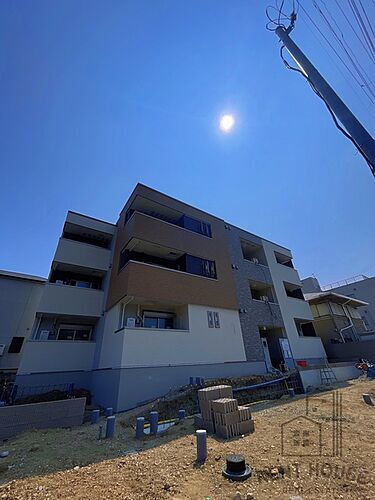 大阪府貝塚市小瀬 3階建 
