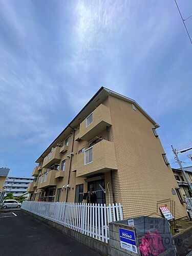 大阪府岸和田市上松町 3階建
