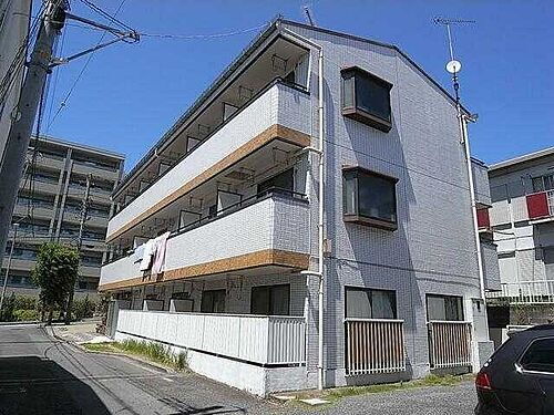 神奈川県横浜市青葉区市ケ尾町 3階建