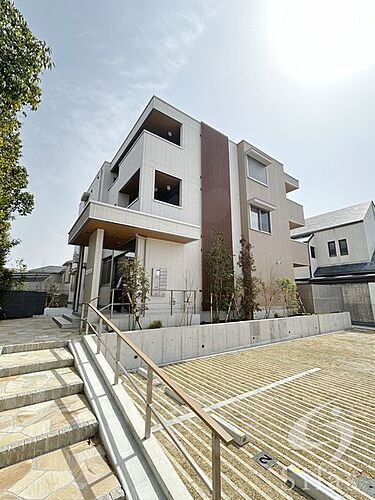 兵庫県芦屋市大原町 3階建 