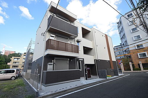 東京都多摩市落合１丁目 3階建