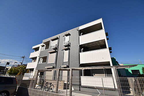 Ｌａ　Ｍａｉｓｏｎ　Ｄｕ　ＭｉＬｉｅｕ 3階建